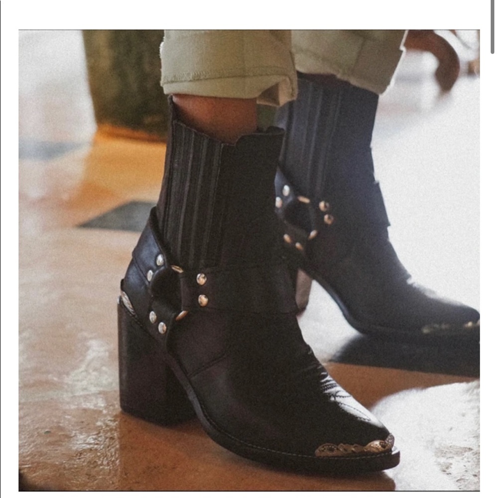 Wandering Coyote Hawk Boots SIZE: 39 Size: 8 US